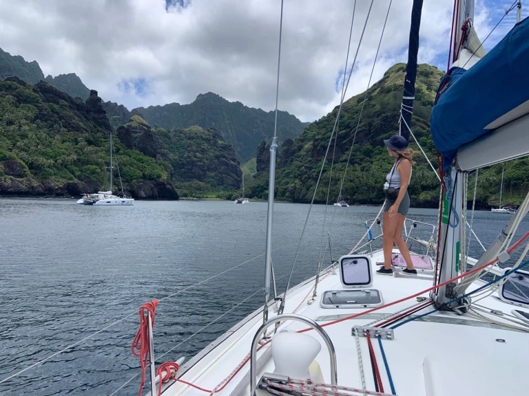 Boat rental Bénéteau Oceanis 423 in Nuku-Hiva on Samboat