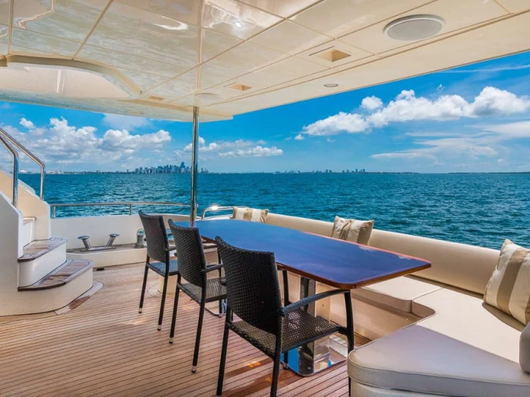 Luxury Yacht rental in Marina Vallarta - Azimut Azimut 85