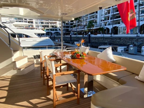 Boat rental Azimut Azimut 85 in Marina Vallarta on Samboat