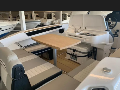 Bareboat Rental Motorboat Karnic with a boat licence