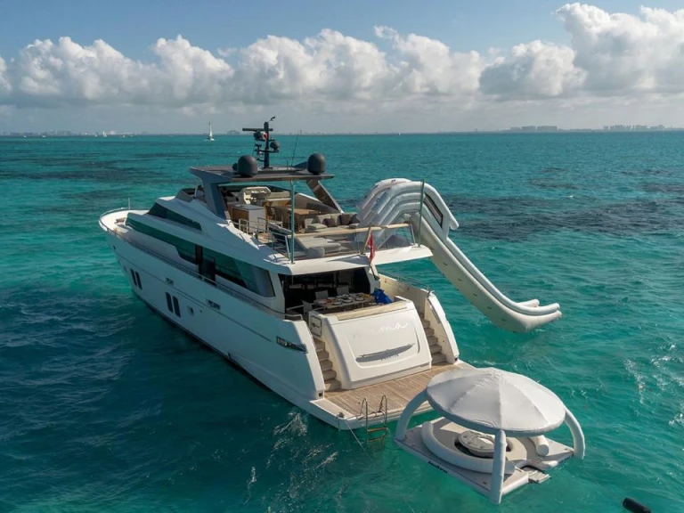 Yacht charter Cancún cheap San Lorenzo 100