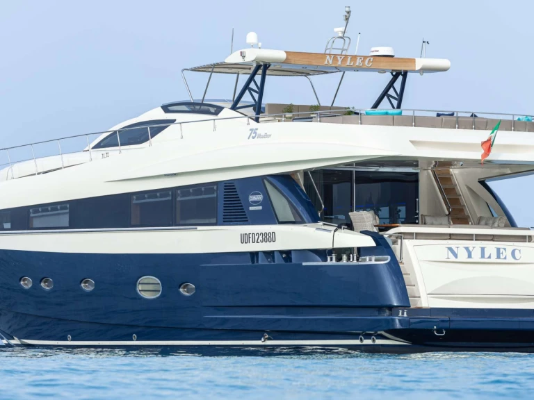 Bareboat Rental Luxury Yacht Conam with a boat licence