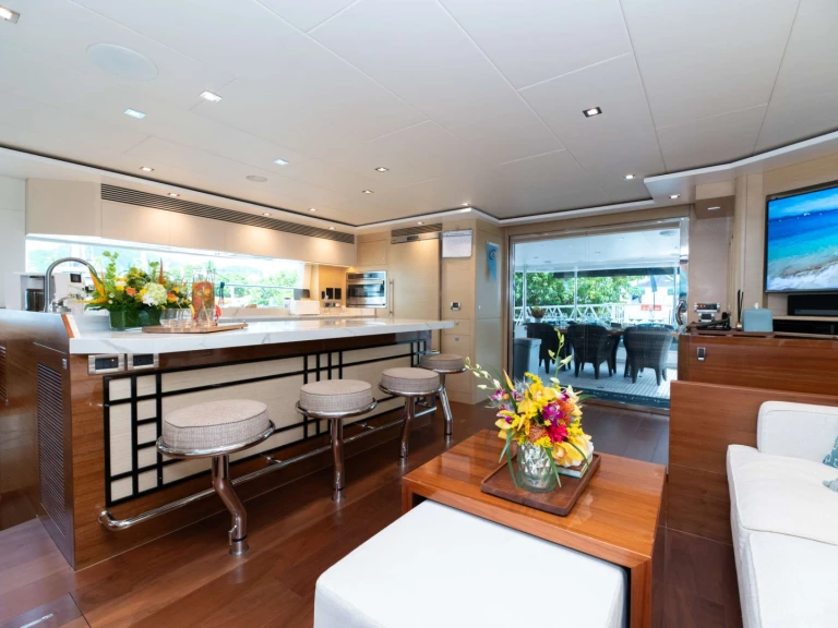 Luxury Yacht rental with or without captain Horizon Bahamas