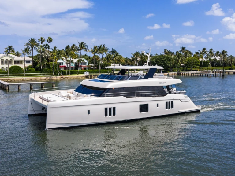 Bareboat Rental Luxury Yacht Sunreef with a boat licence