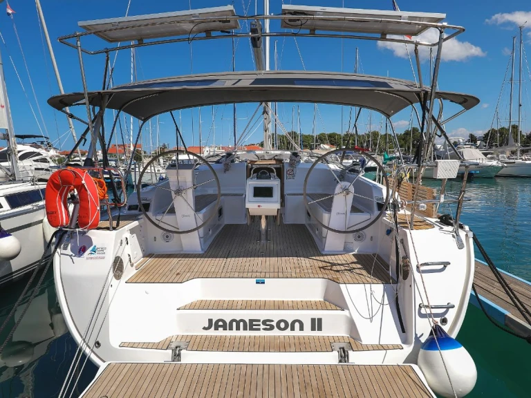 Rent a Bavaria Cruiser 46 Zadar