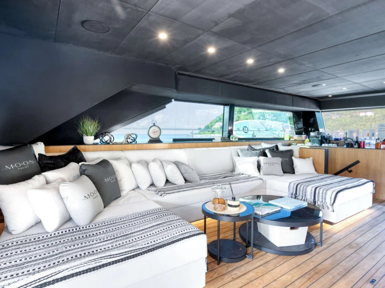 Bareboat Rental Luxury Yacht Moon Yacht with a boat licence