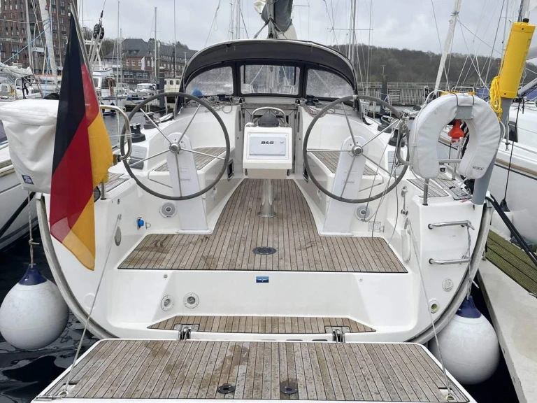 Bareboat Rental Sailboat Bavaria with a boat licence