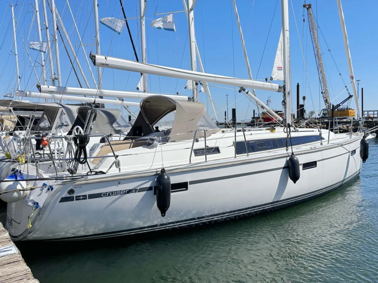 Bareboat Rental Sailboat Bavaria with a boat licence