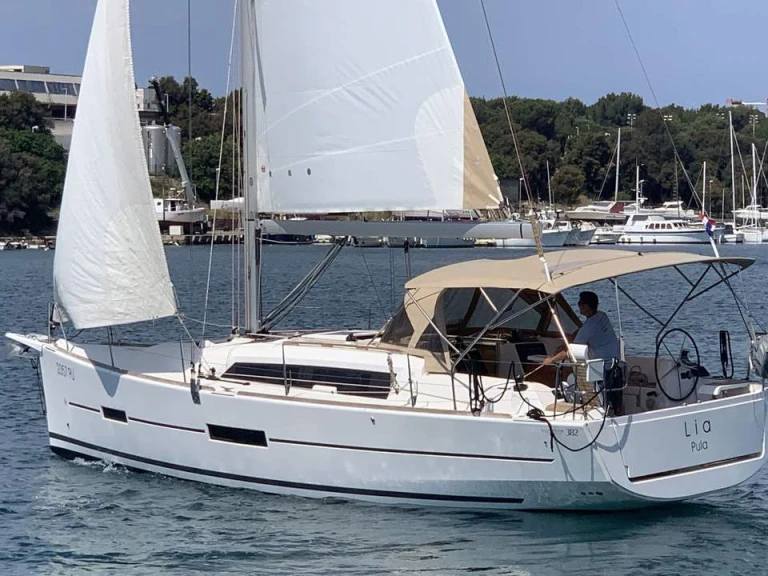 Bareboat Rental Sailboat Dufour with a boat licence