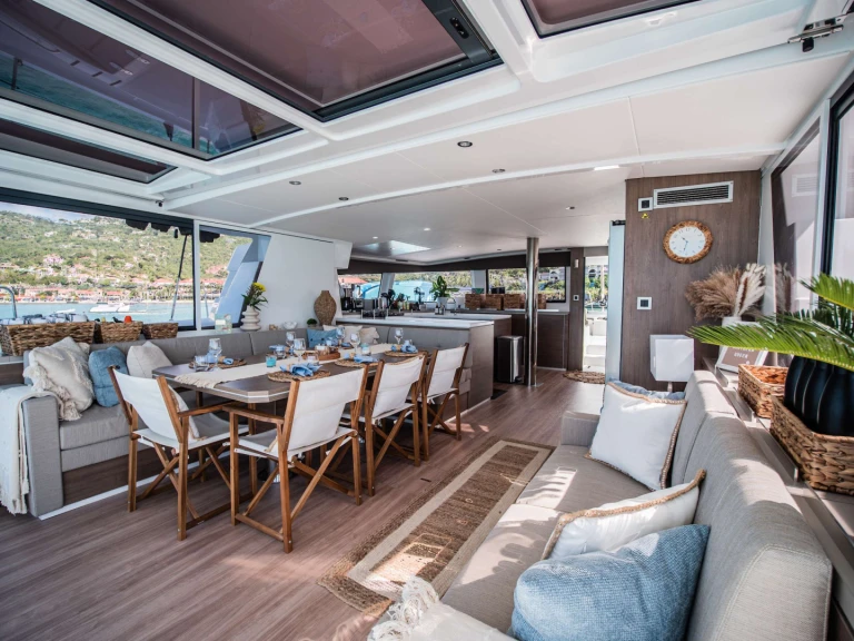 Luxury Yacht for rent Road Town at the best price