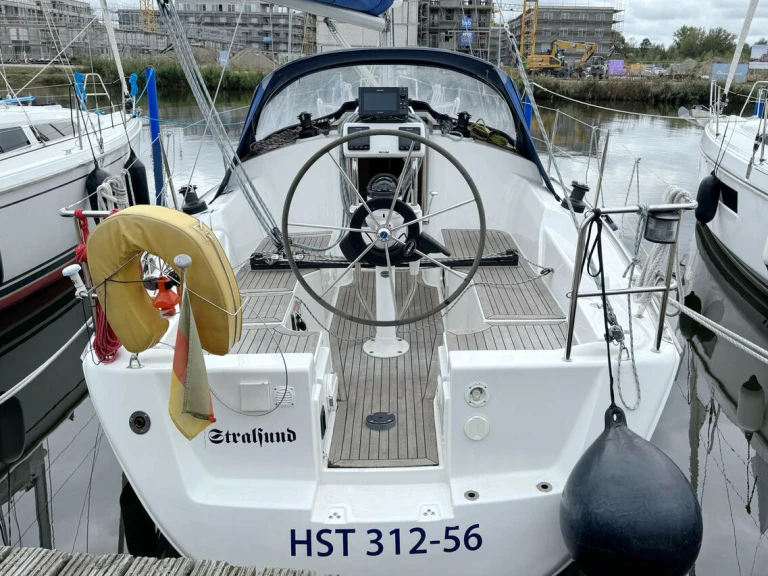 Rent a Hanse Hanse 315 Barth