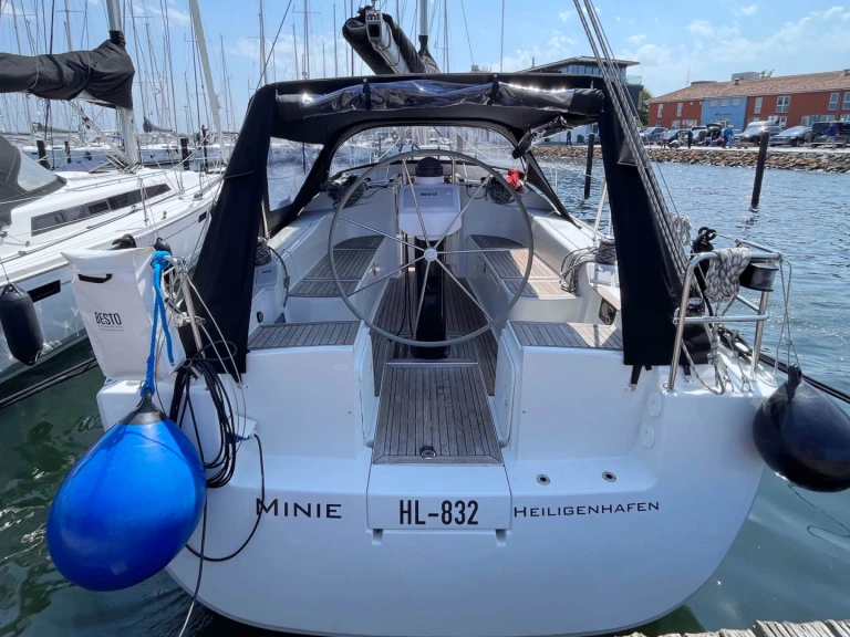 Rent a Hanse Hanse 370 Heiligenhafen
