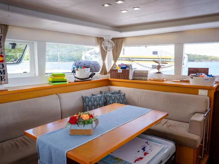 Rent a Lagoon KNOT 5280 Road Town