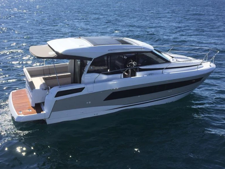 Bareboat Rental Motorboat Jeanneau with a boat licence