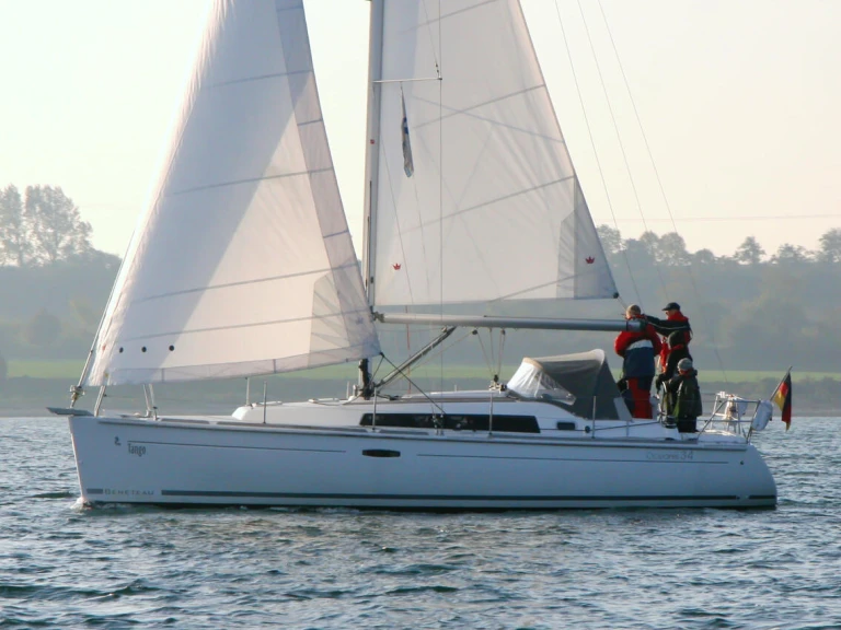 Bareboat Rental Sailboat Bénéteau with a boat licence