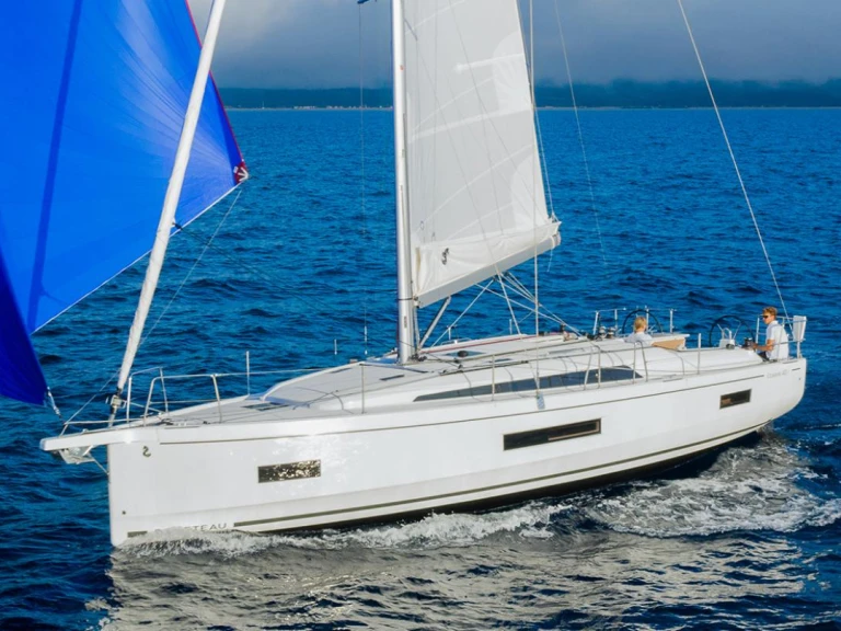 Boat rental Bénéteau Oceanis 40.1 in Flensburg on Samboat