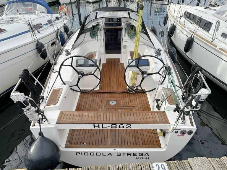 Bareboat Rental Sailboat Salona with a boat licence