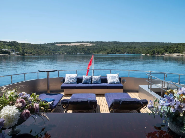 Bareboat Rental Luxury Yacht Jongert with a boat licence