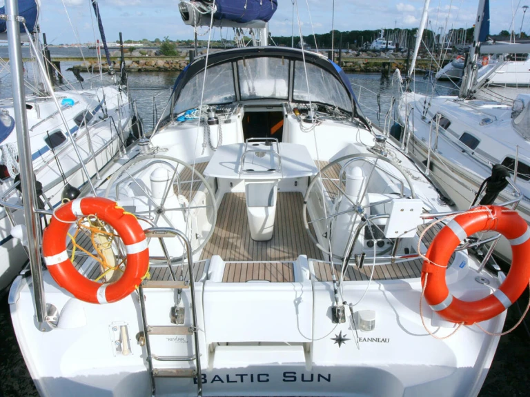 Sailboat rental in Flensburg - Jeanneau Sun Odyssey 43