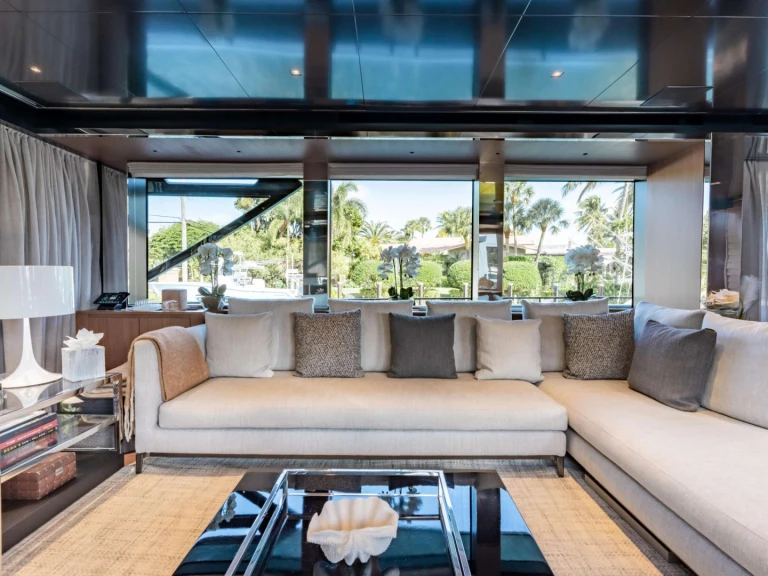 Bareboat Rental Luxury Yacht Riva with a boat licence