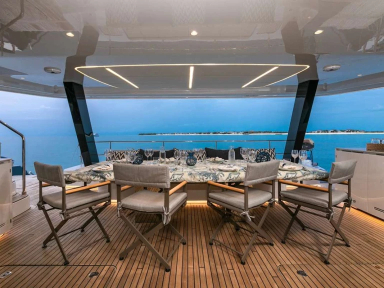Bareboat Rental Luxury Yacht Sunreef with a boat licence