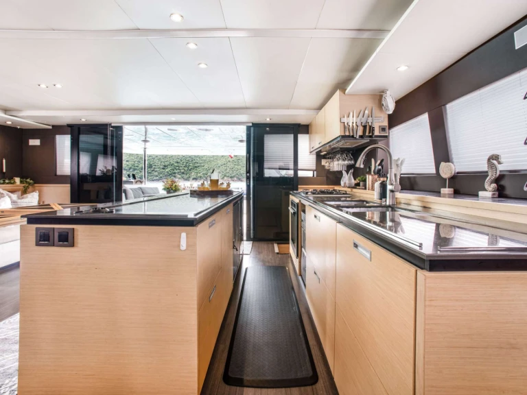 Boat rental Lagoon ULTRA in Tortola on Samboat