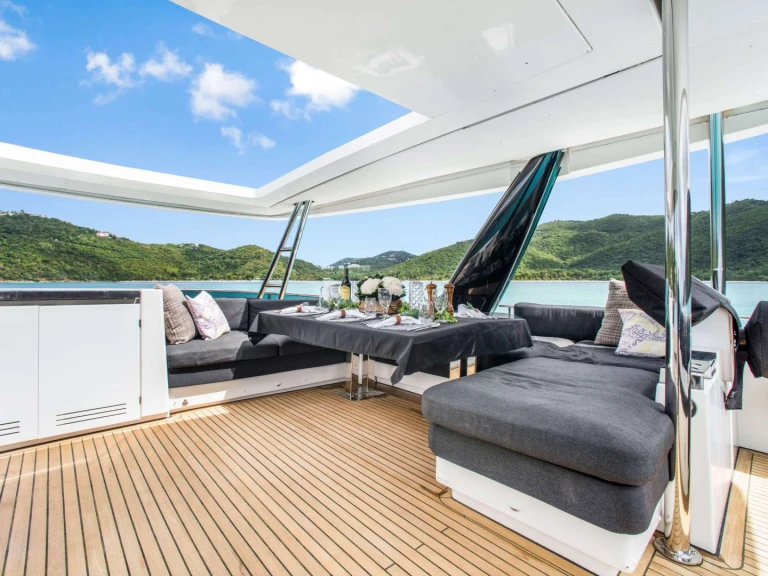 Bareboat Rental Luxury Yacht Lagoon with a boat licence