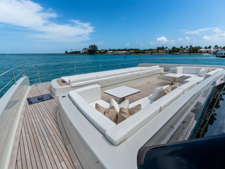 Bareboat Rental Luxury Yacht Sunreef with a boat licence