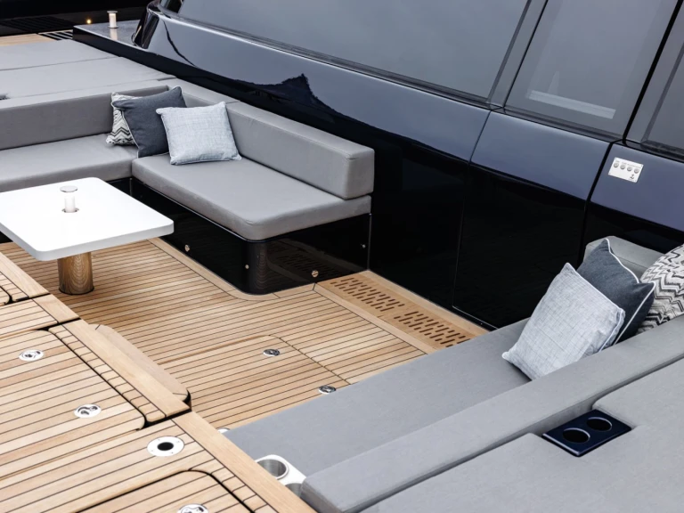 Bareboat Rental Luxury Yacht Sunreef with a boat licence