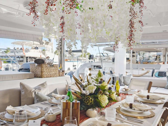 Bareboat Rental Luxury Yacht Lagoon with a boat licence