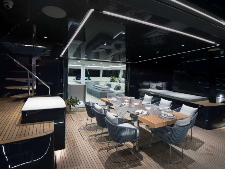 Bareboat Rental Luxury Yacht Sunreef with a boat licence