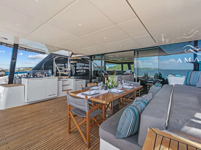Bareboat Rental Luxury Yacht Sunreef with a boat licence