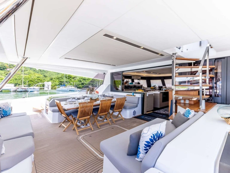Luxury Yacht for rent Road Town at the best price