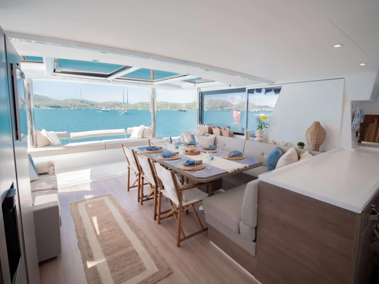 Bareboat Rental Luxury Yacht Bali with a boat licence