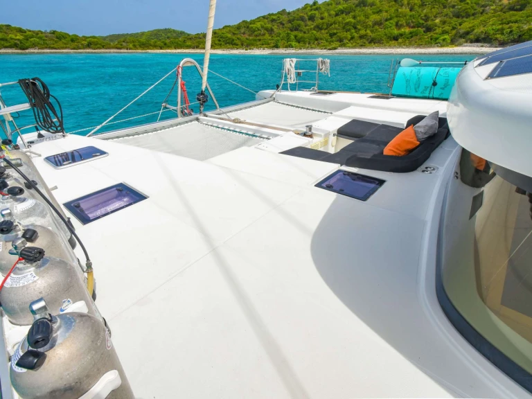 Lagoon OUI CHERIE  in Frenchman's Cay on SamBoat
