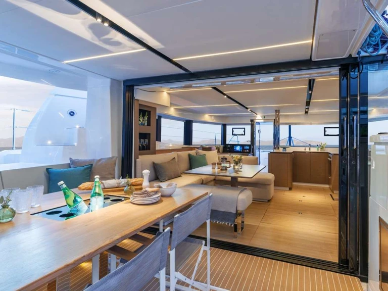 Luxury Yacht for rent Road Town at the best price