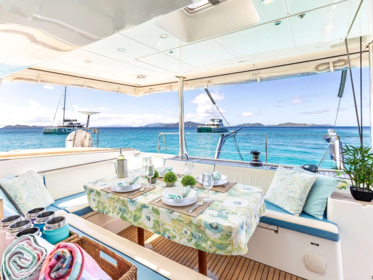 Bareboat Rental Luxury Yacht Lagoon with a boat licence
