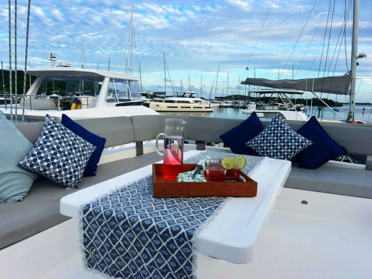 Luxury Yacht for rent Road Town at the best price