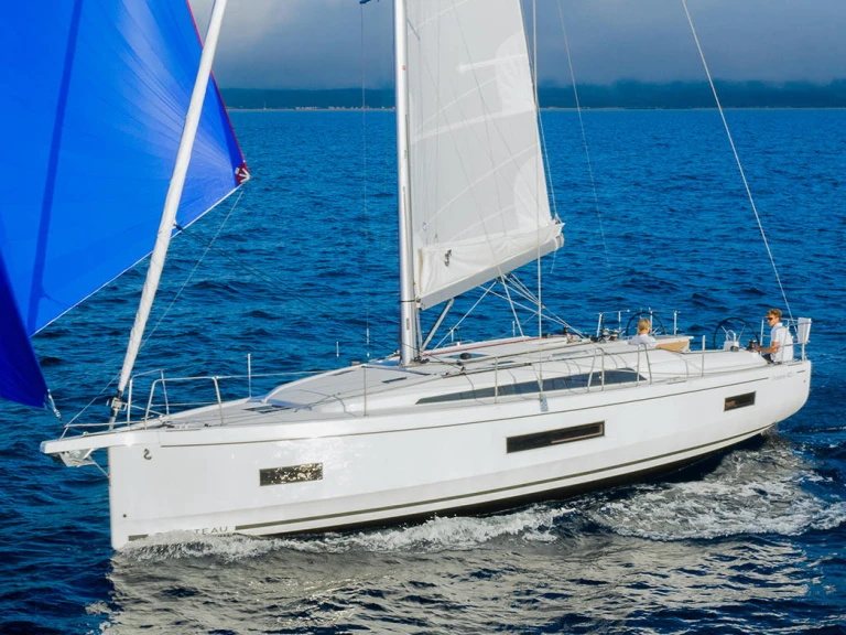 Rent a Bénéteau Oceanis 40.1 Néa Péramos