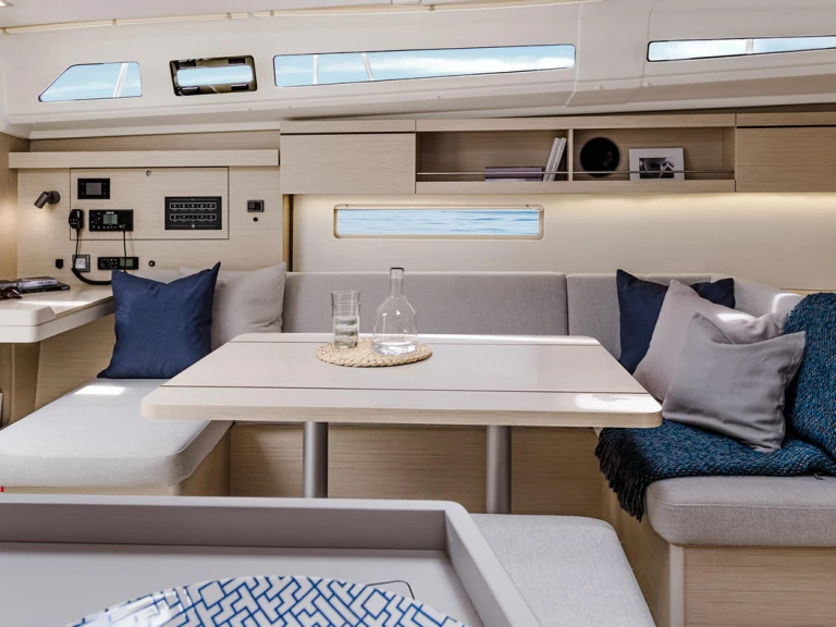 Sailboat rental in Néa Péramos - Bénéteau Oceanis 40.1