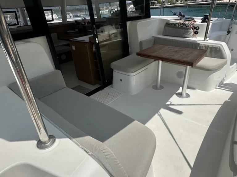 Rent a Excess Excess 11 (6 cab.) Bormes-les-Mimosas