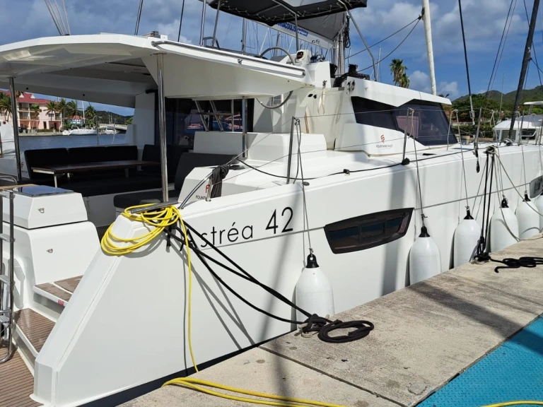 Yacht charter Bormes-les-Mimosas cheap Astréa 42 (6 cab.)