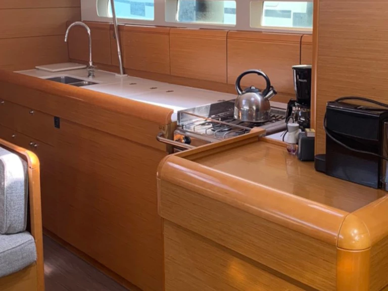 Sailboat rental in Plataniás - Jeanneau Sun Odyssey 519 (AC, Gen)