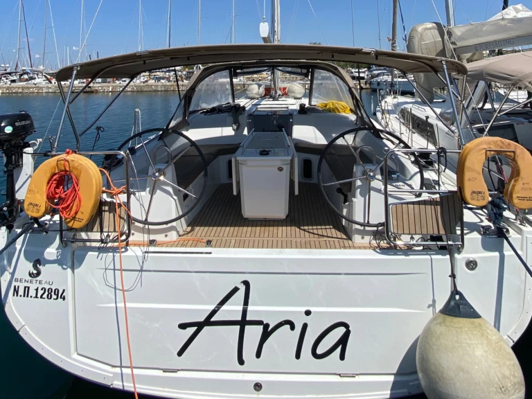 Yacht charter Plataniás cheap Oceanis 40.1 (3 double and 1 bunk beds)