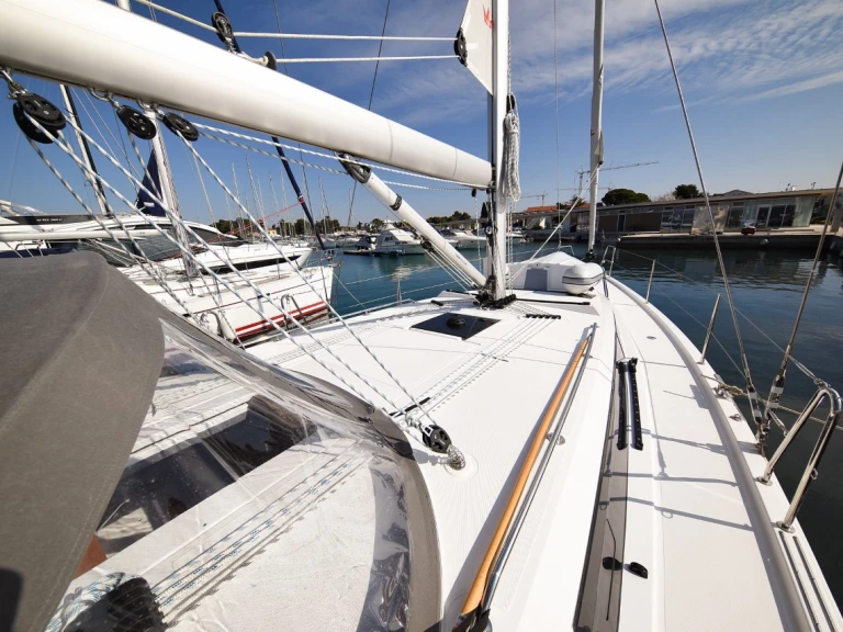 Boat rental Bavaria Bavaria C42 in Zadar on Samboat