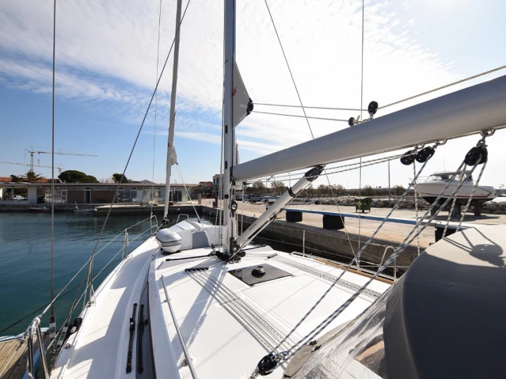 Bareboat Rental Sailboat Bavaria with a boat licence