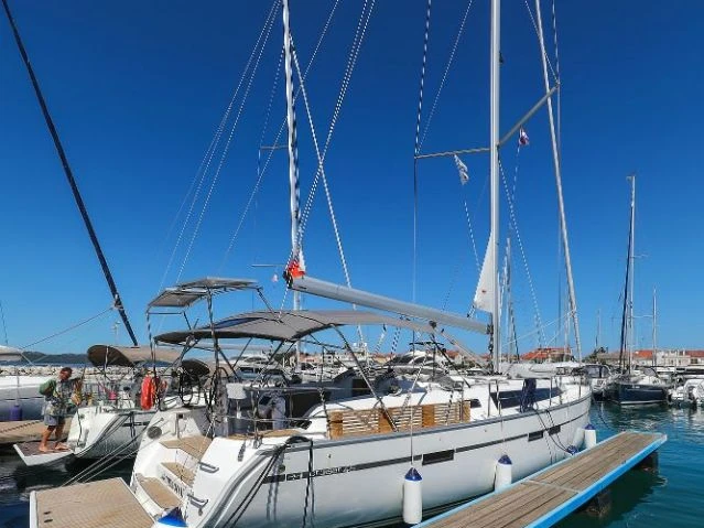 Bavaria Cruiser 46 in Zadar on SamBoat