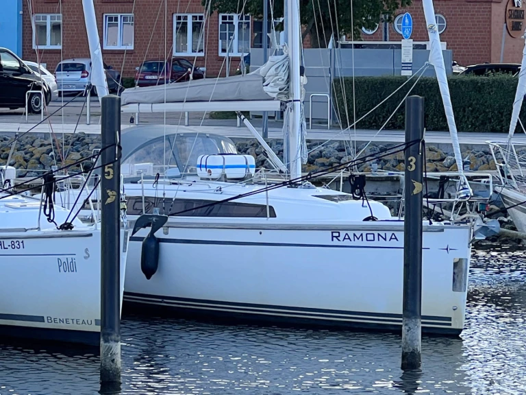 Bavaria Cruiser 33 in Heiligenhafen on SamBoat
