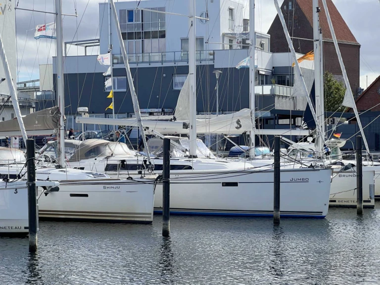 Bareboat Rental Sailboat Bavaria with a boat licence
