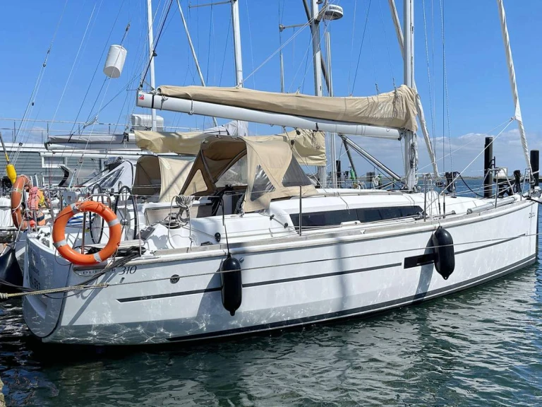 Sailboat rental in Heiligenhafen - Dufour Dufour 310